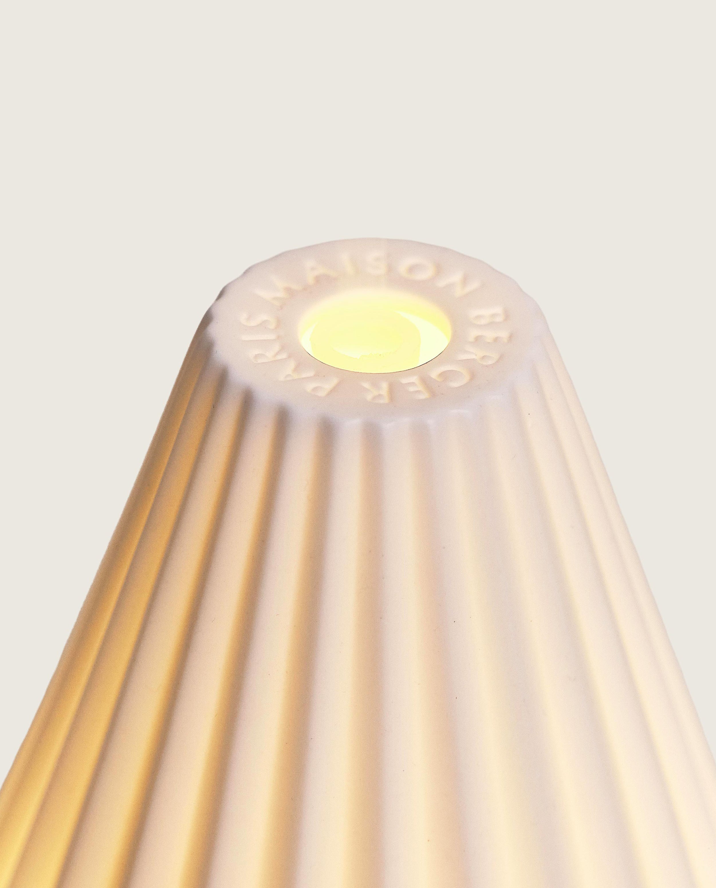 maison-berger-paris-diffuseur-lectrique-c-ne-blanc-poussi-re-d-ambre image 3