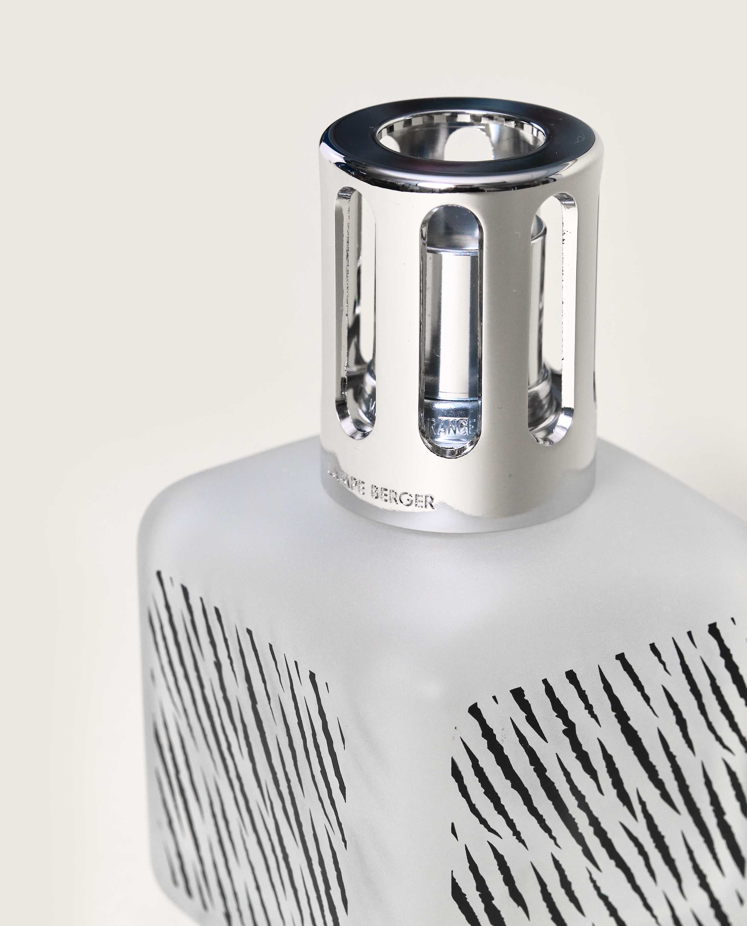 maison-berger-paris-coffret-lampe-berger-gla-on-zebra-parfum-terre-sauvage image 3