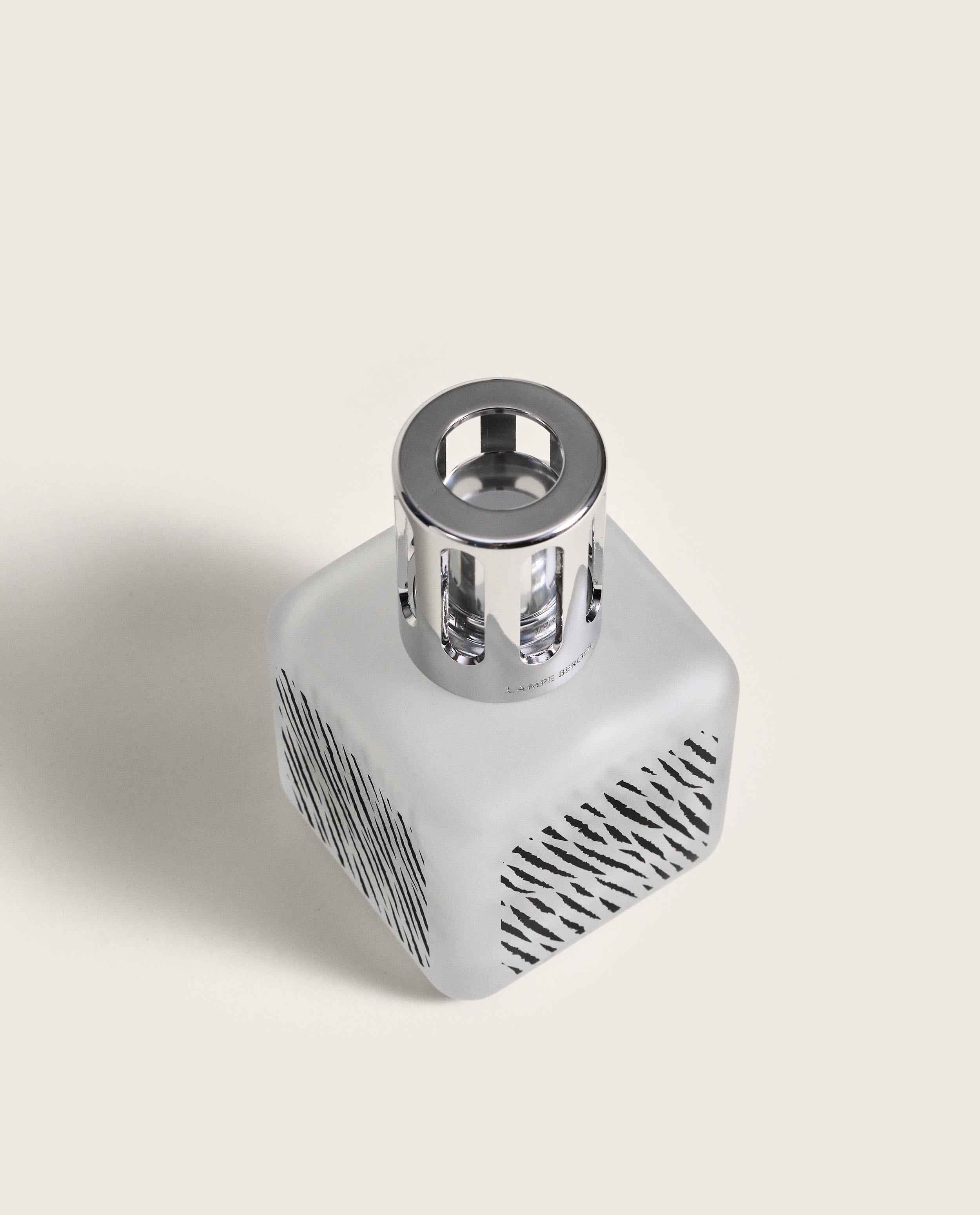 maison-berger-paris-coffret-lampe-berger-gla-on-zebra-parfum-terre-sauvage image 4