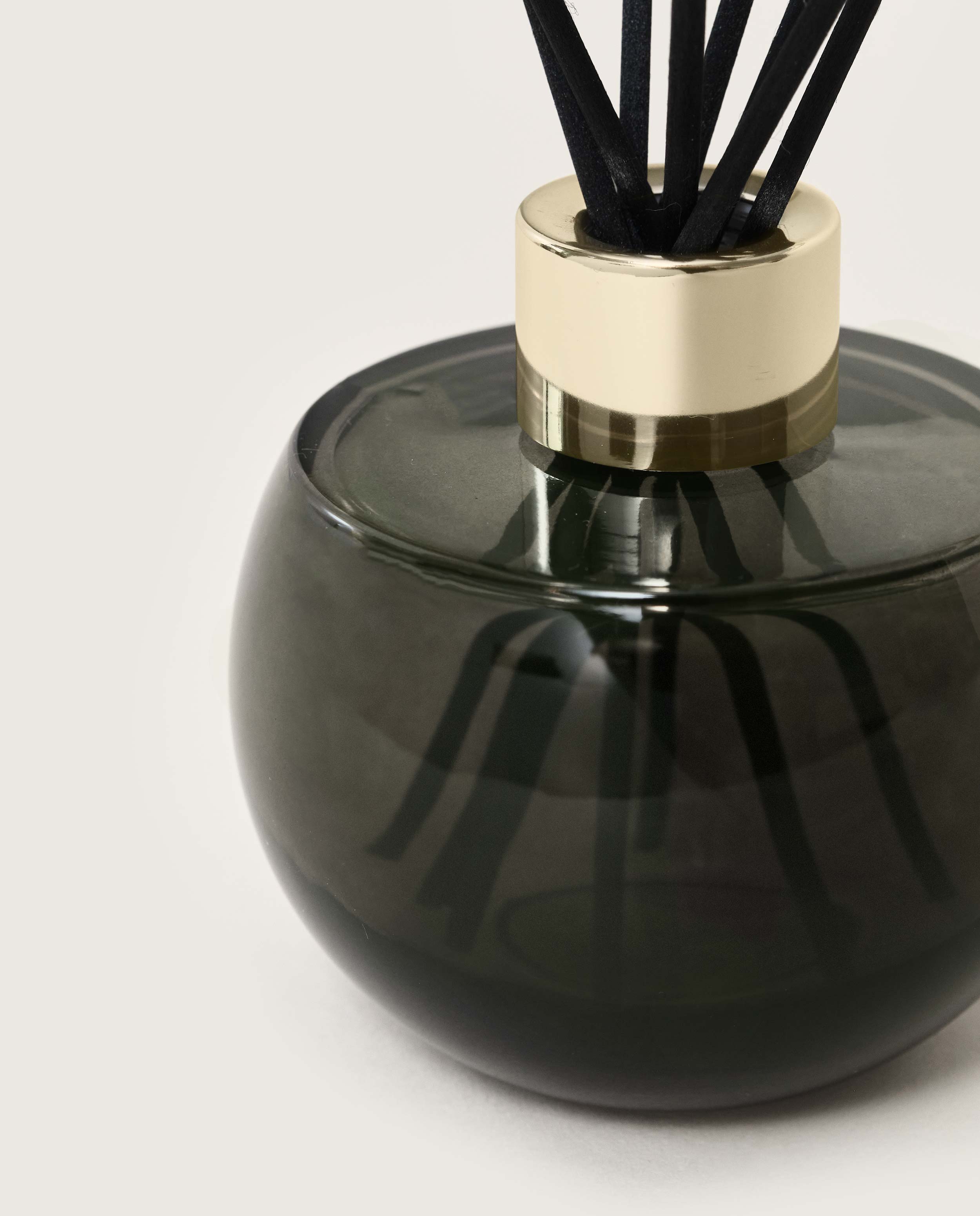 maison-berger-paris-bouquet-parfum-holly-gris-mousse-poussi-re-d-ambre image 3