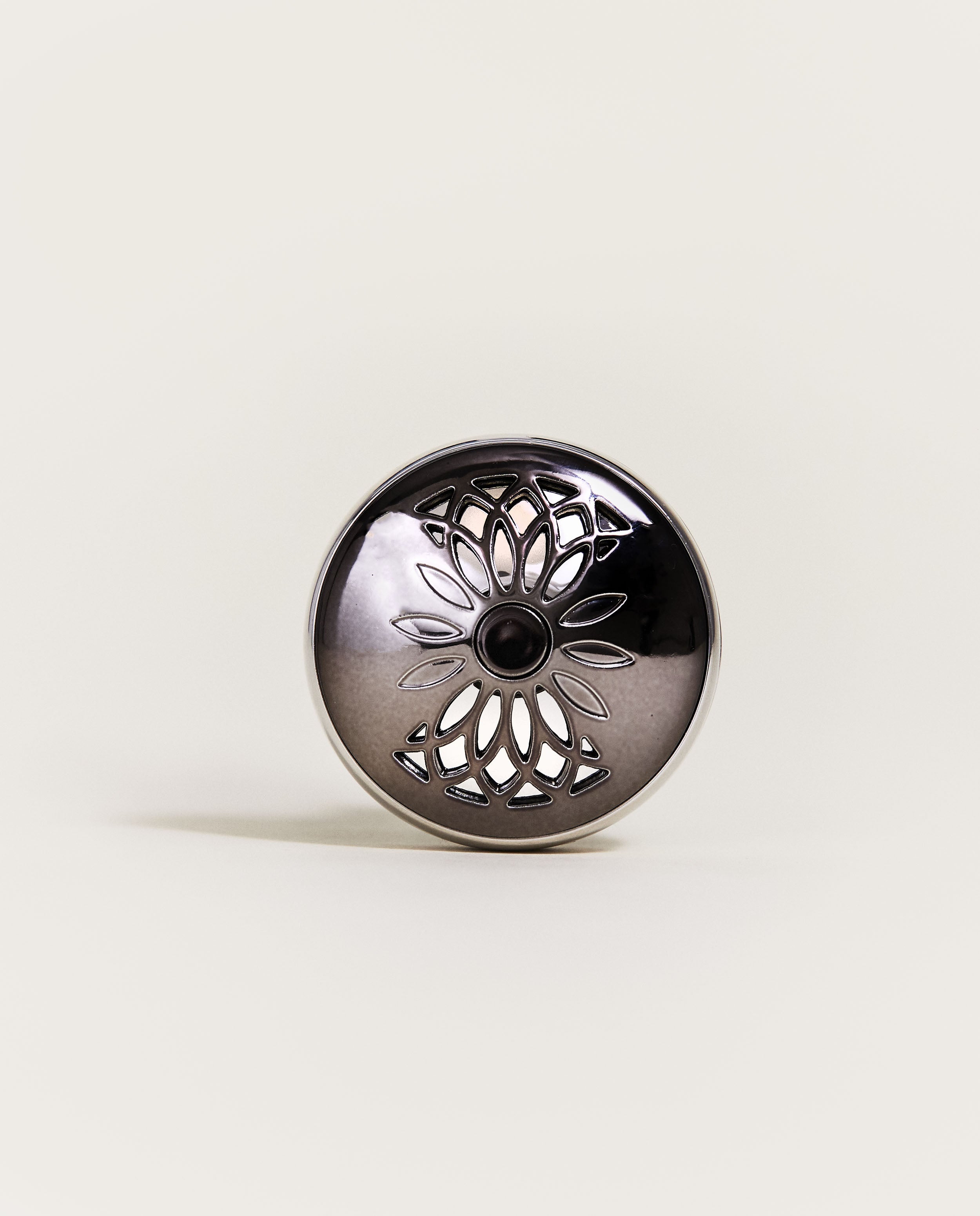 maison-berger-paris-pince-diffuseur-voiture-flower-gris-gun-m-tal image 3