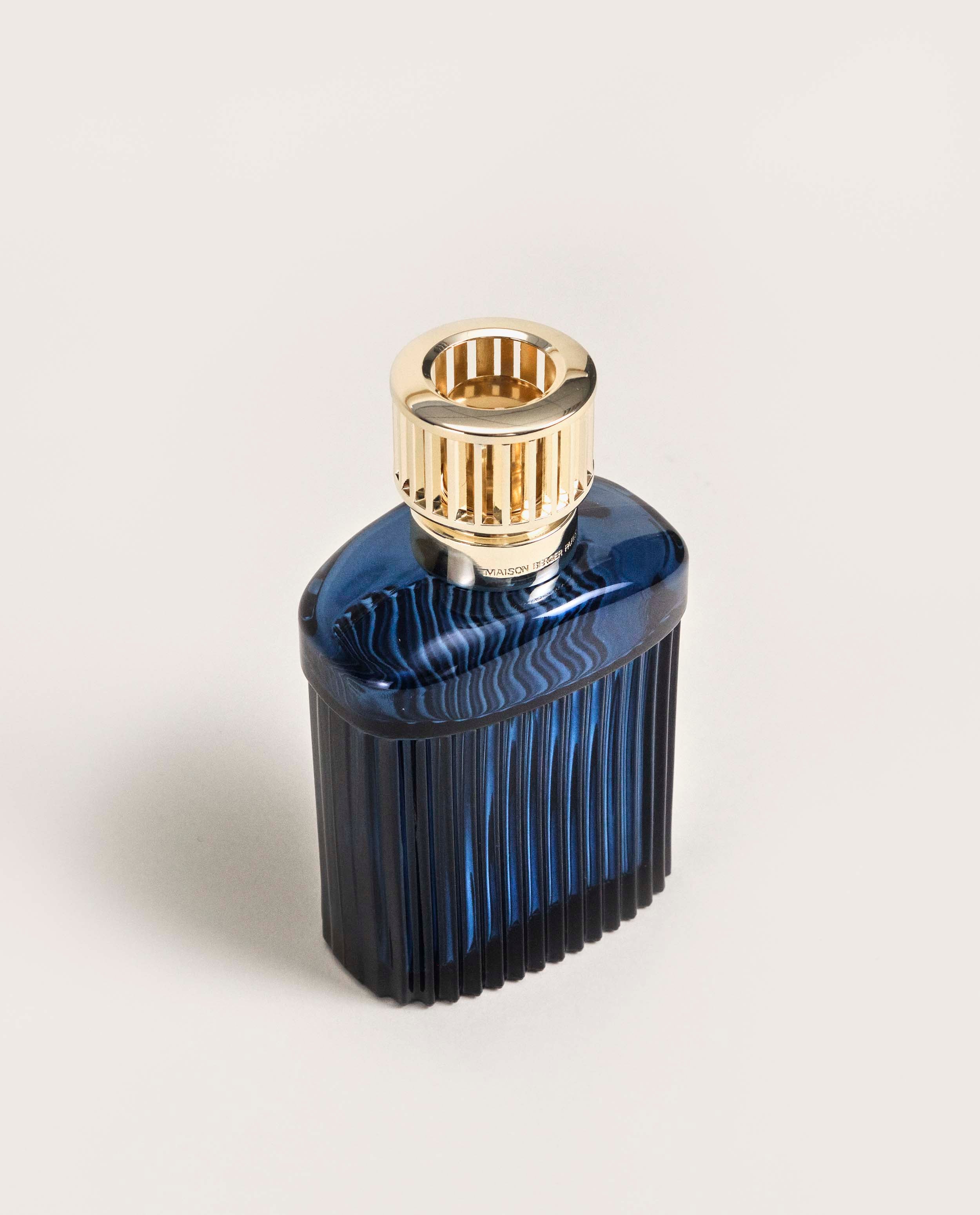 maison-berger-paris-lampe-berger-alpha-bleue-monture-dor-e image 3