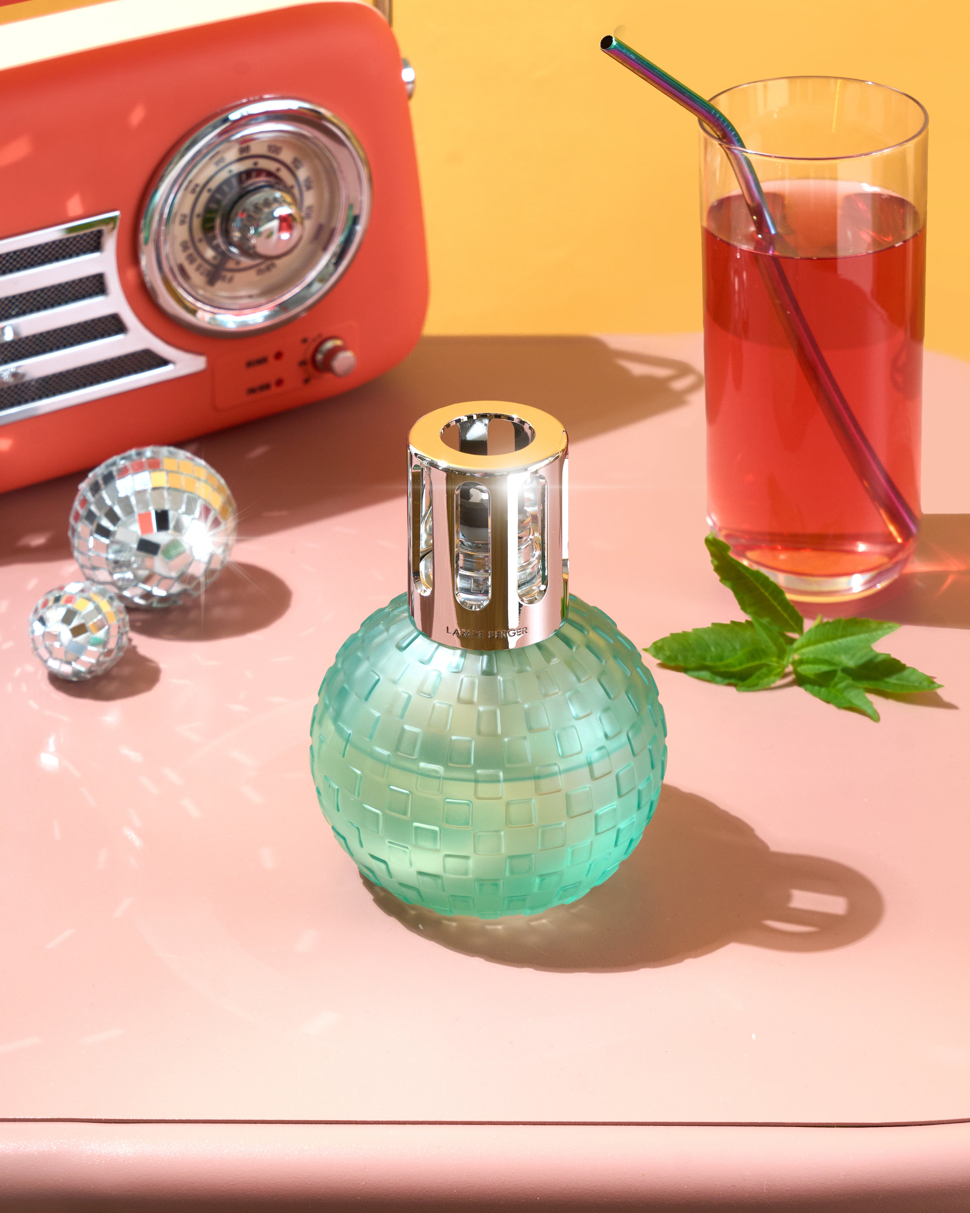 maison-berger-paris-coffret-lampe-berger-disco-estivale-zeste-de-verveine image 2