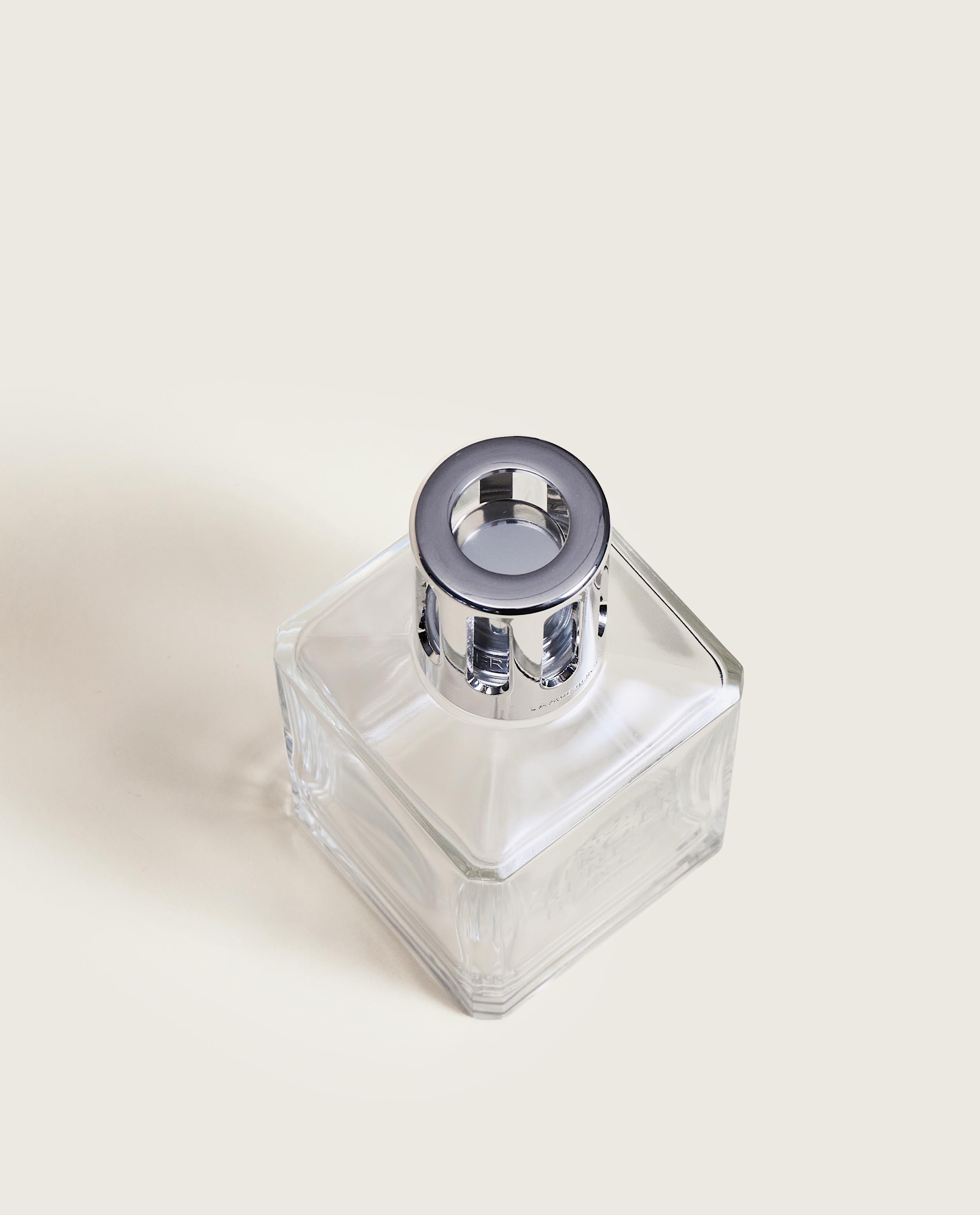 maison-berger-paris-essentielle-carr-e-coffret-lampe-berger-2-recharges image 4