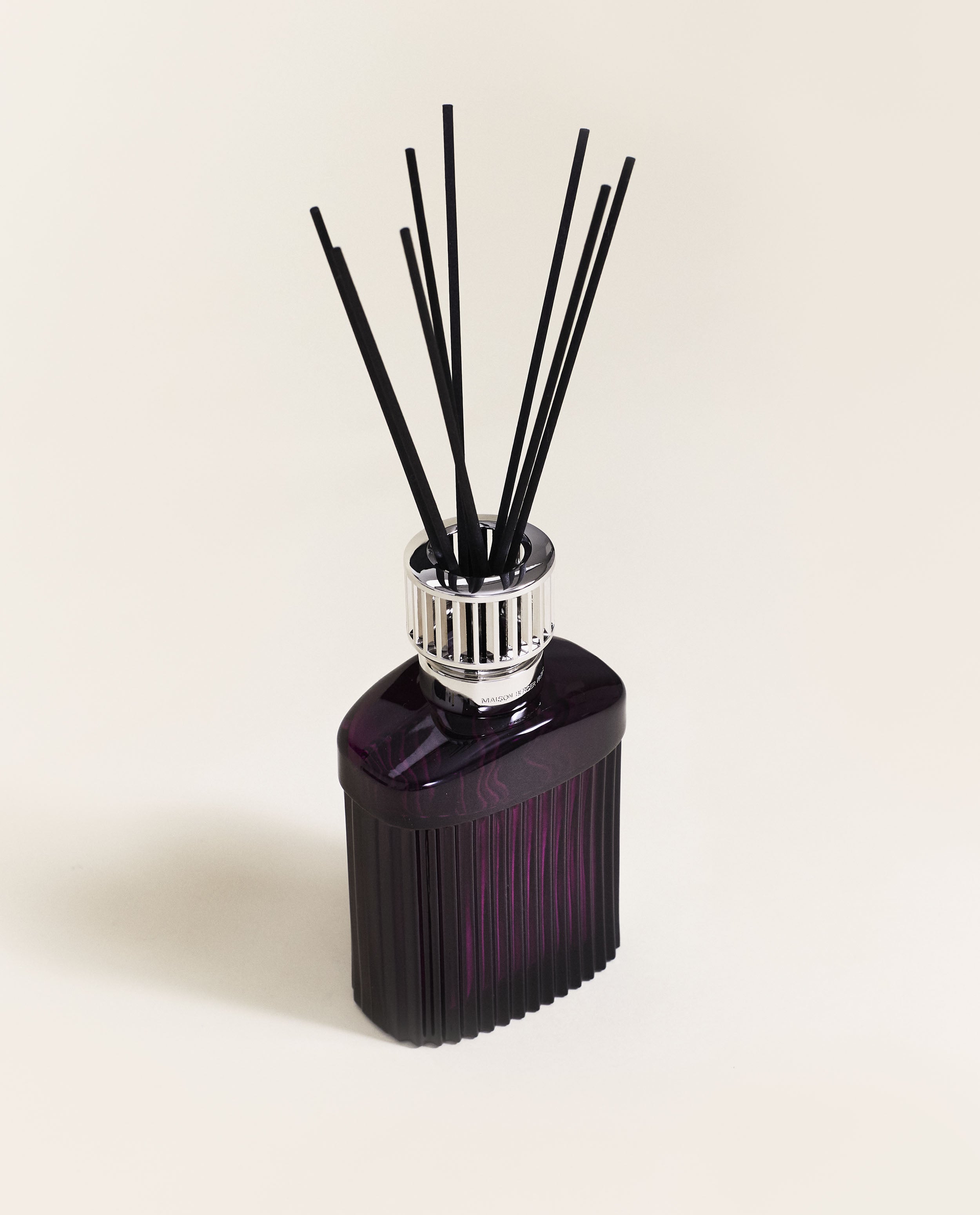 maison-berger-paris-bouquet-parfum-alpha-prune-scandale image 3