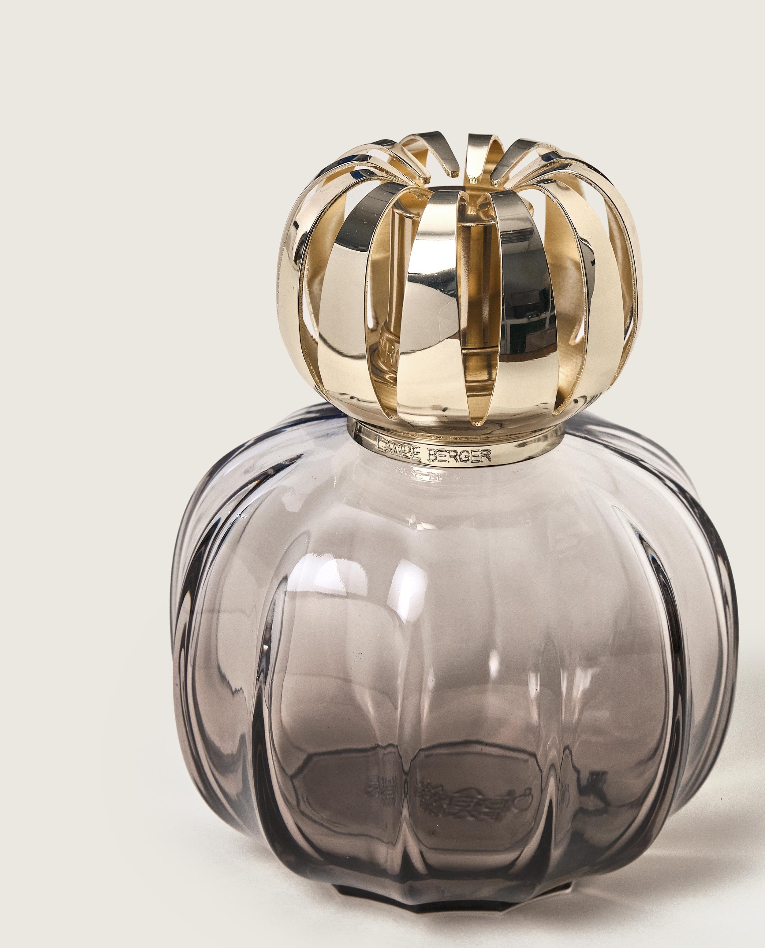 maison-berger-paris-coffret-lampe-berger-corali-grise-recharge-velours-d-orient- image 3