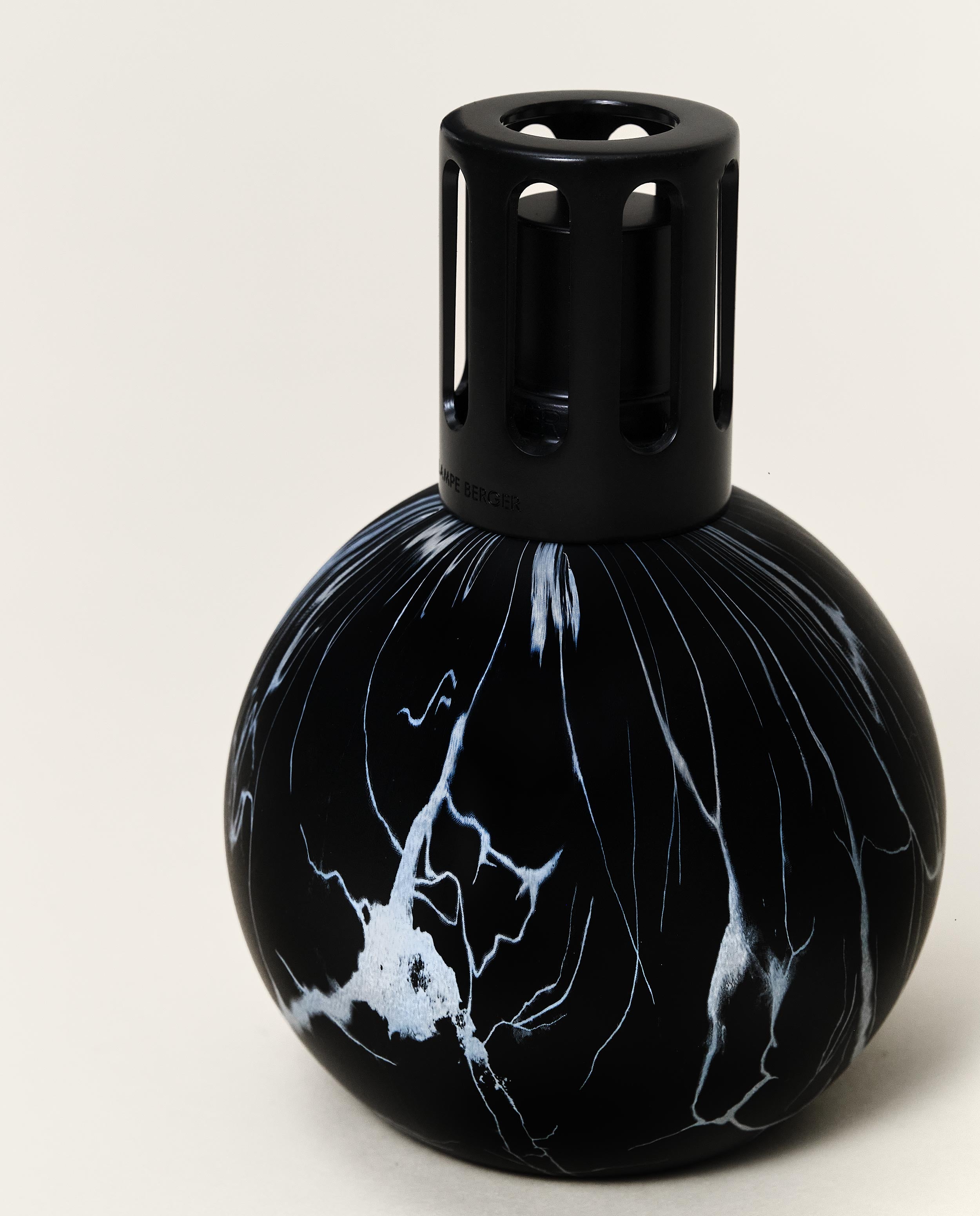 maison-berger-paris-lampe-berger-marbrure-noire image 2