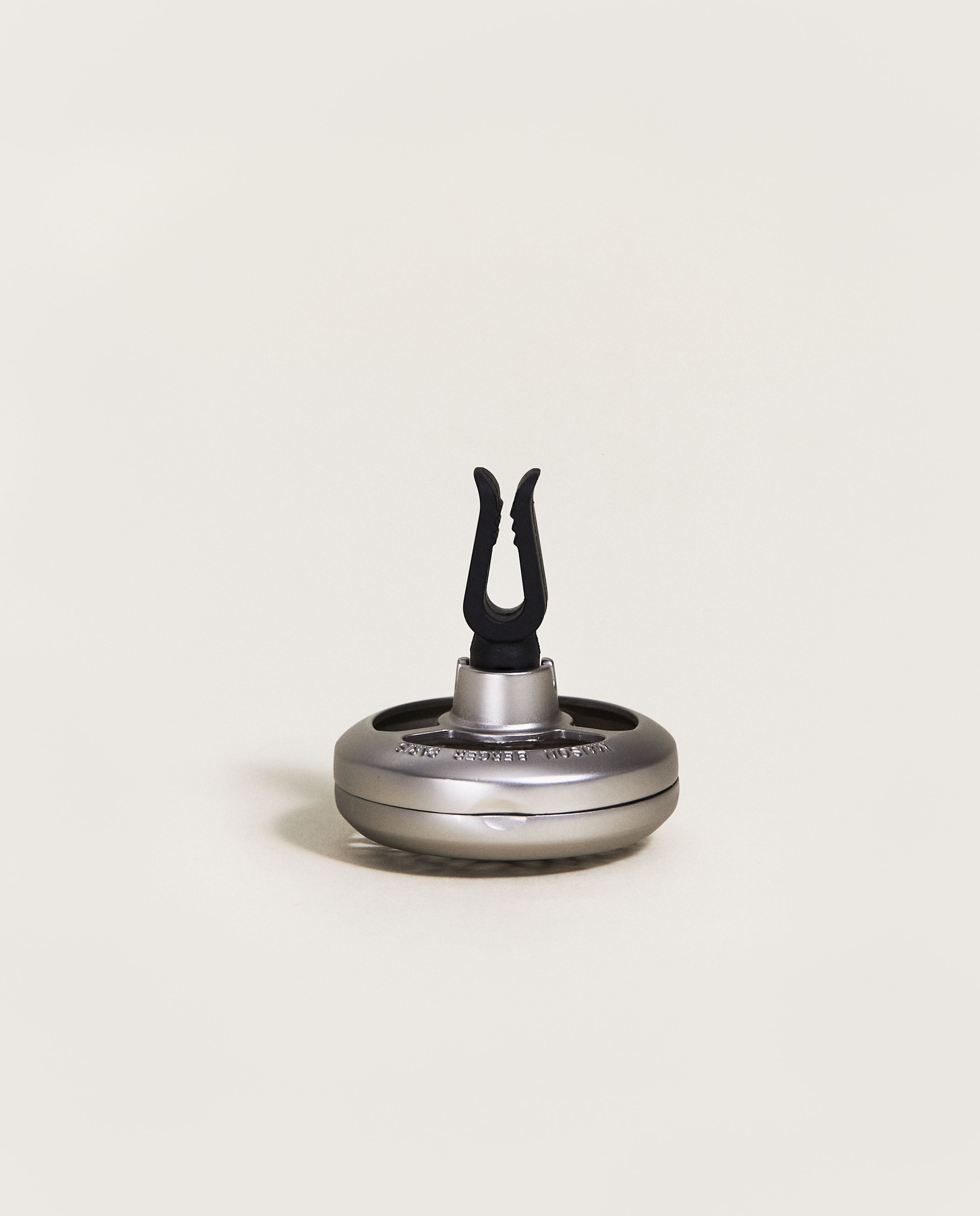 maison-berger-paris-pince-diffuseur-voiture-graphic-nickel-mat image 4