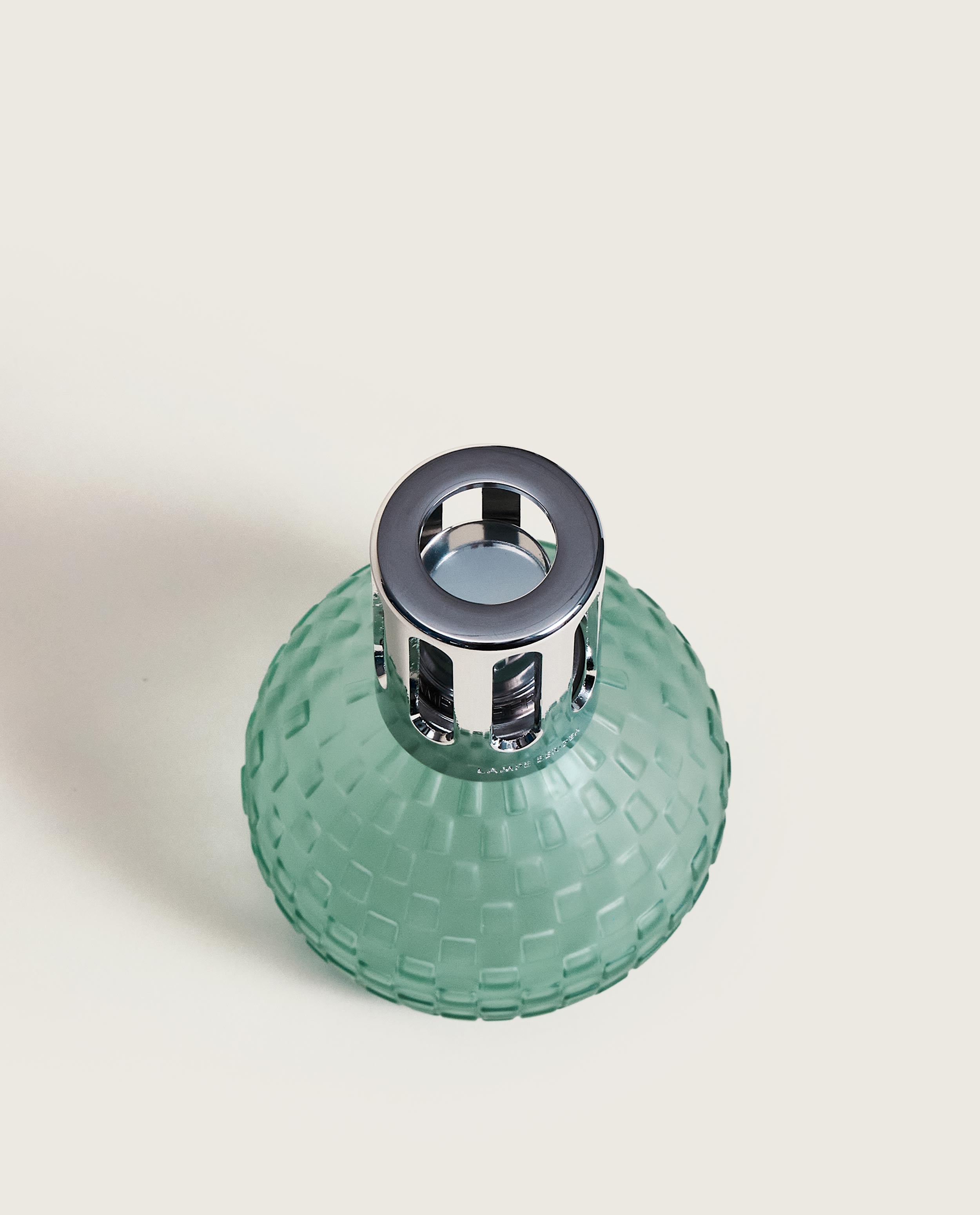 maison-berger-paris-coffret-lampe-berger-disco-estivale-zeste-de-verveine image 5