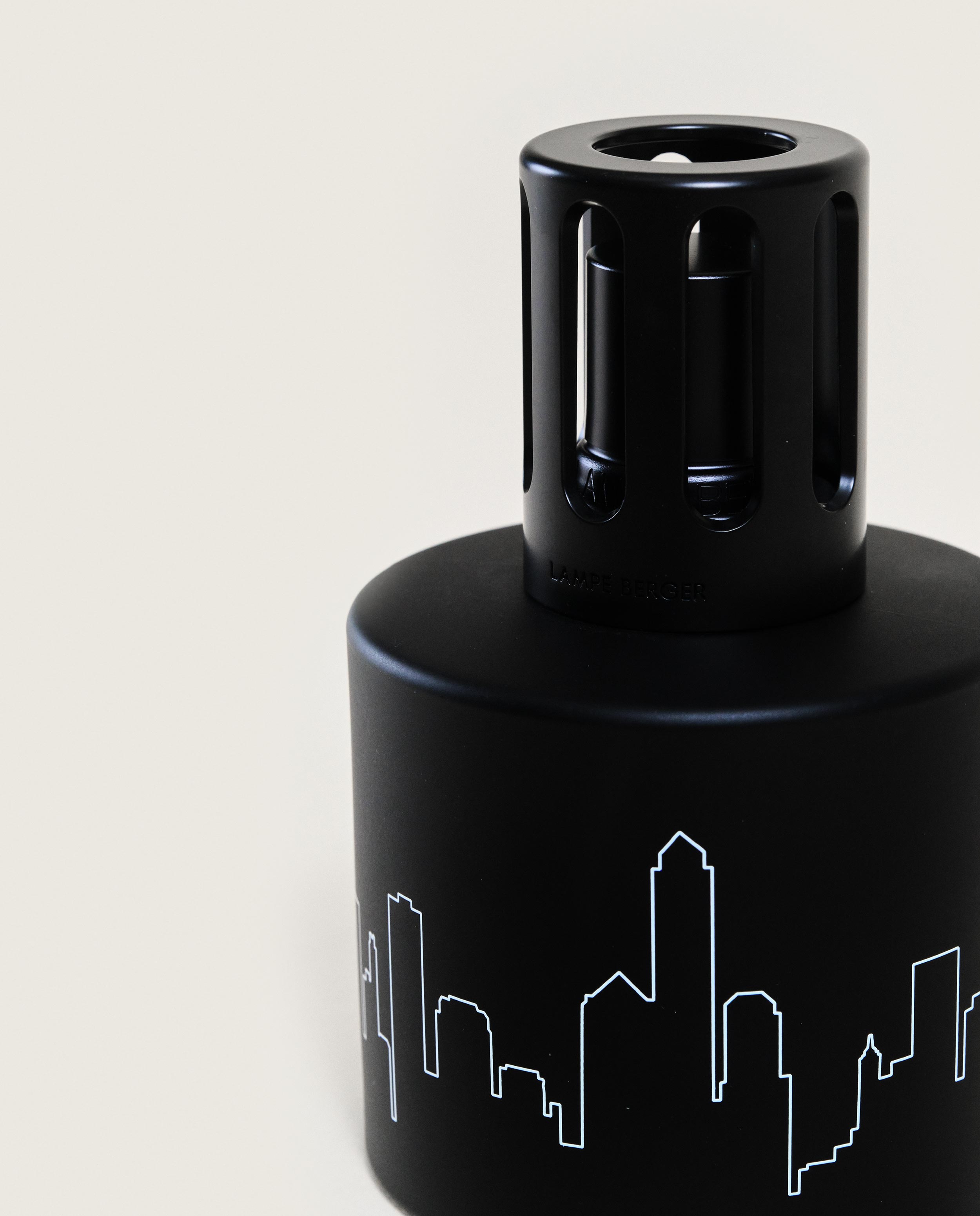 maison-berger-paris-coffret-lampe-berger-skyline-noire-vent-d-oc-an image 3