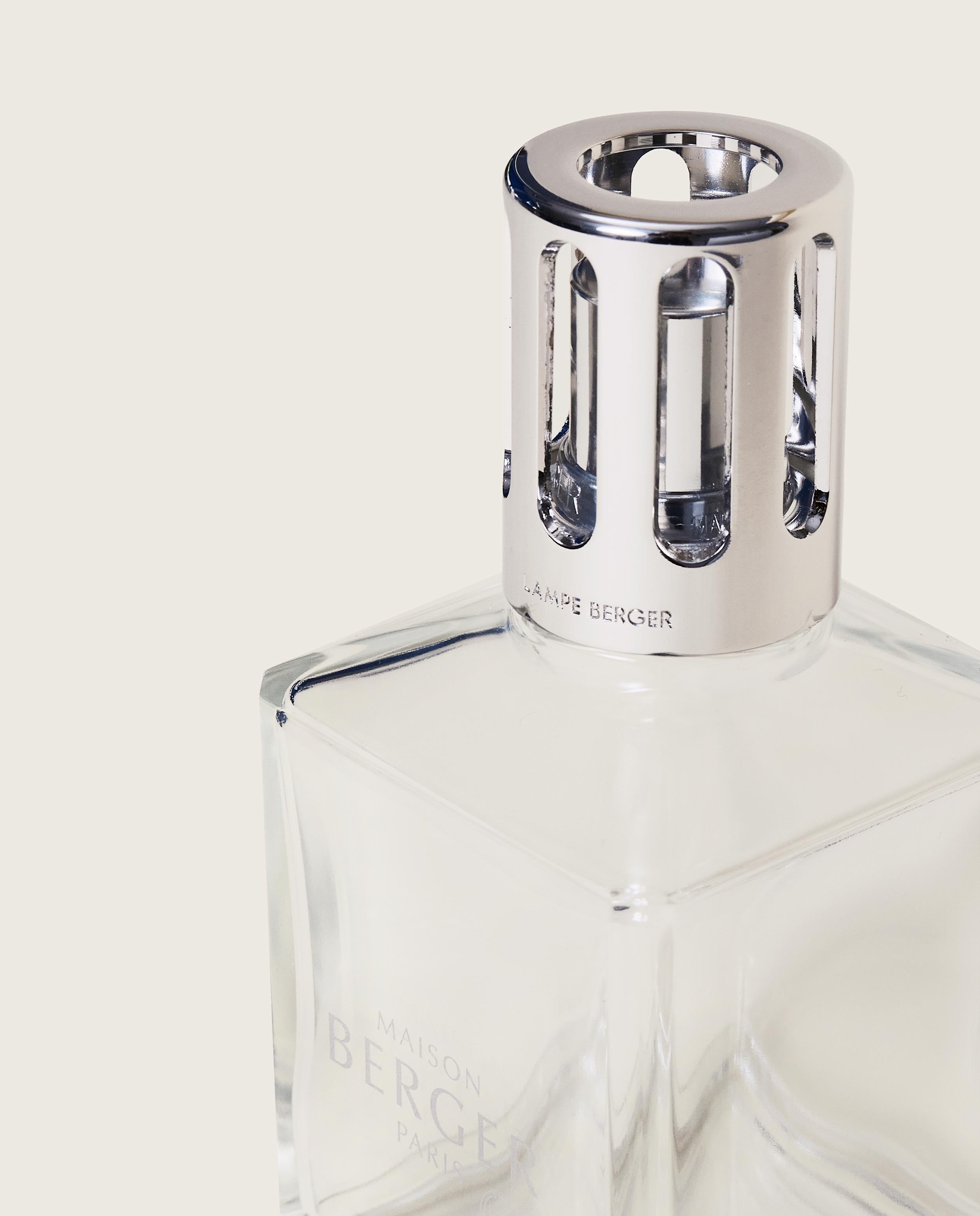 maison-berger-paris-essentielle-carr-e-coffret-lampe-berger-2-recharges image 3
