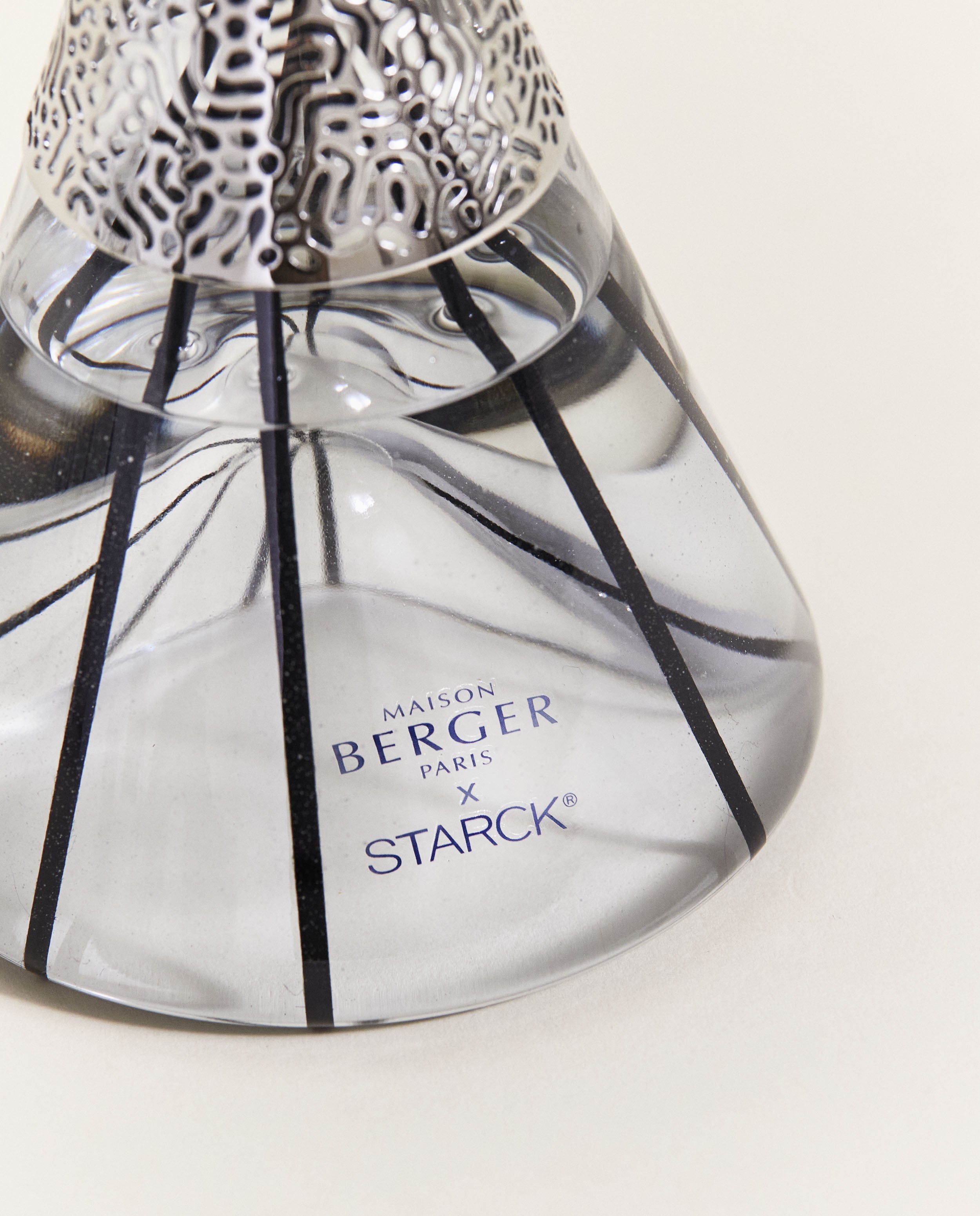 maison-berger-paris-by-starck-bouquet-parfum-peau-de-pierre image 3