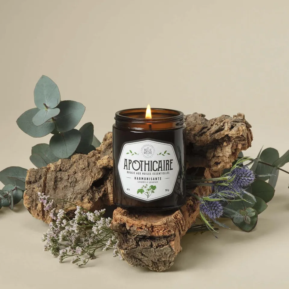 la-belle-m-che-bougie-huile-essentielle-harmonisante-150g image 1