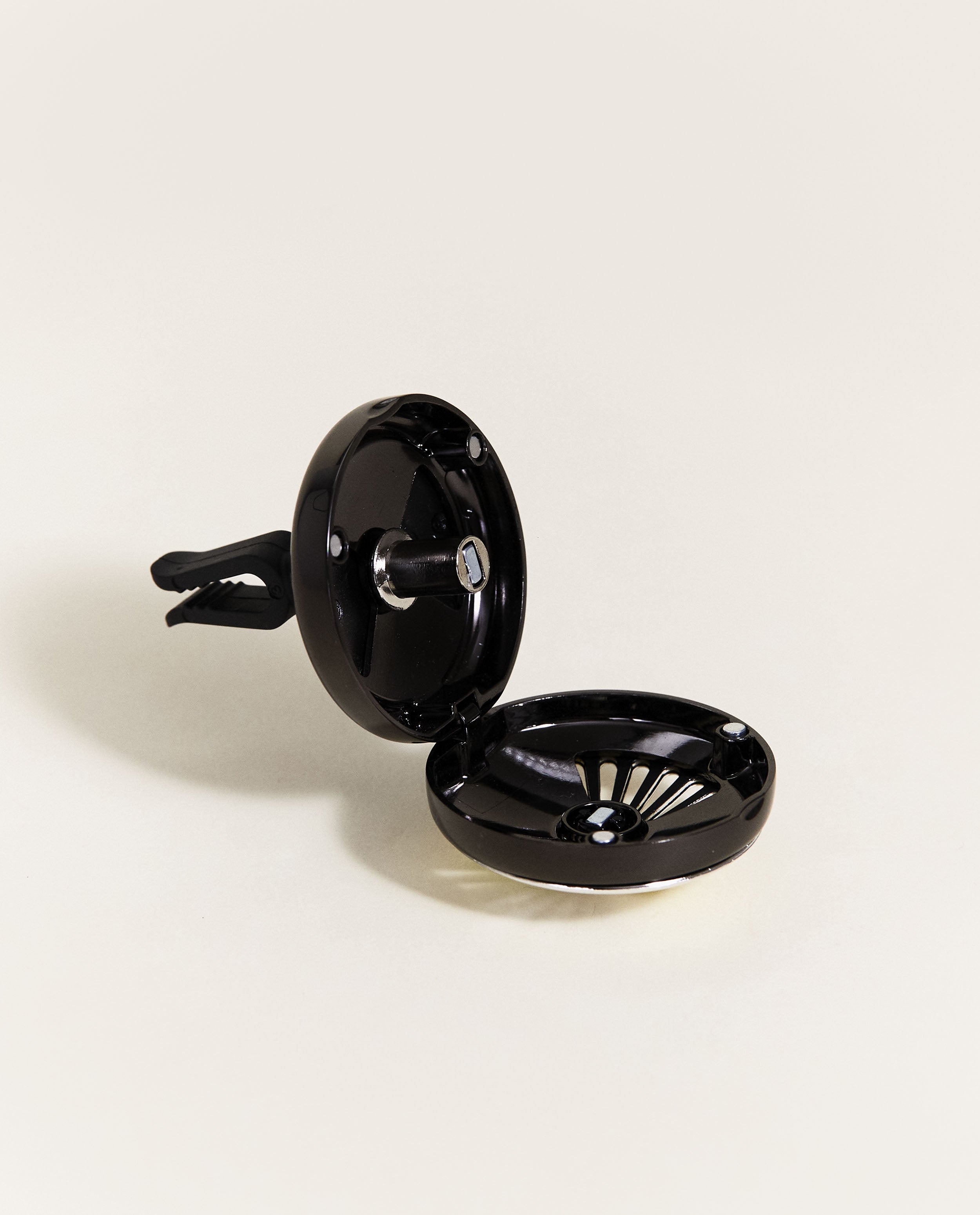 maison-berger-paris-pince-diffuseur-voiture-modulable-flash-argent image 4