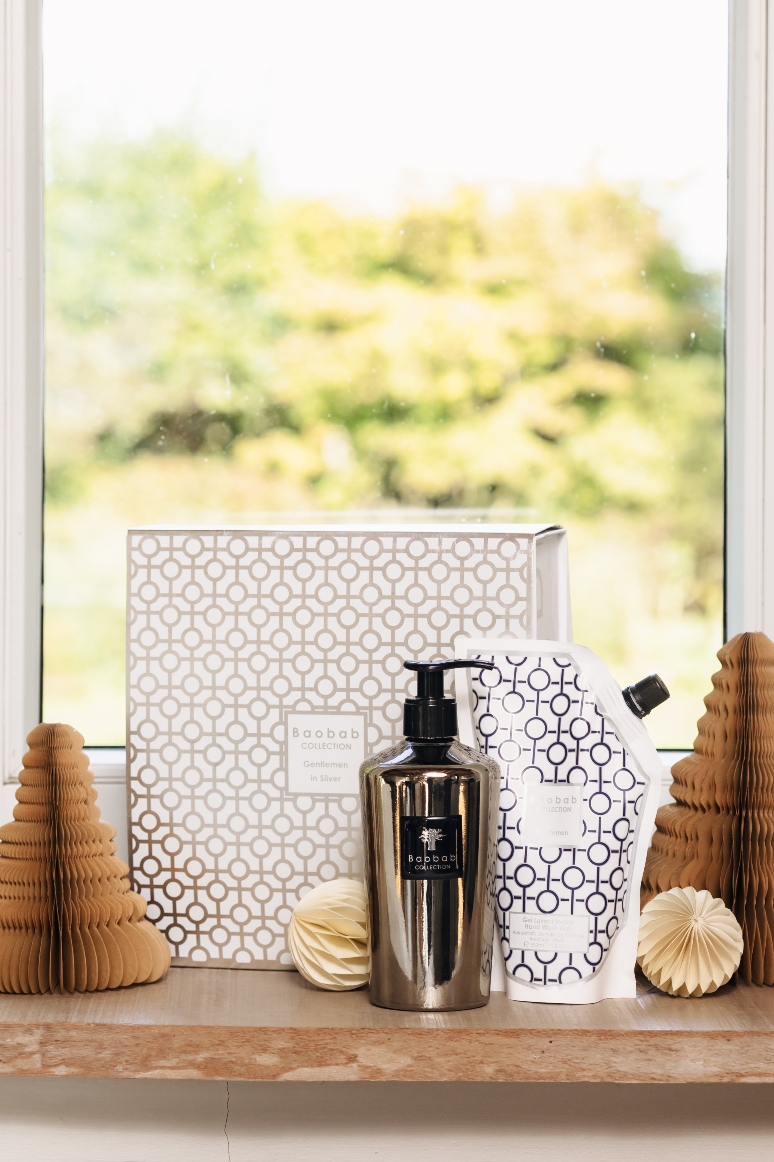 baobab-collection-coffret-cadeau-gel-mains-gentlemen-in-silver image 2
