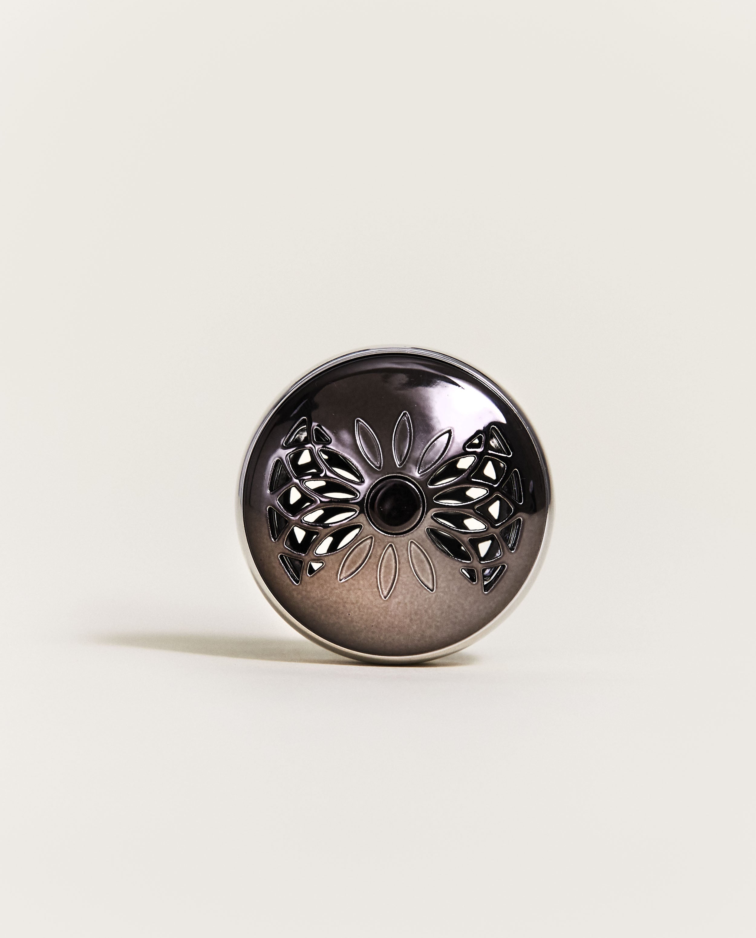 maison-berger-paris-pince-diffuseur-voiture-flower-gris-gun-m-tal image 2