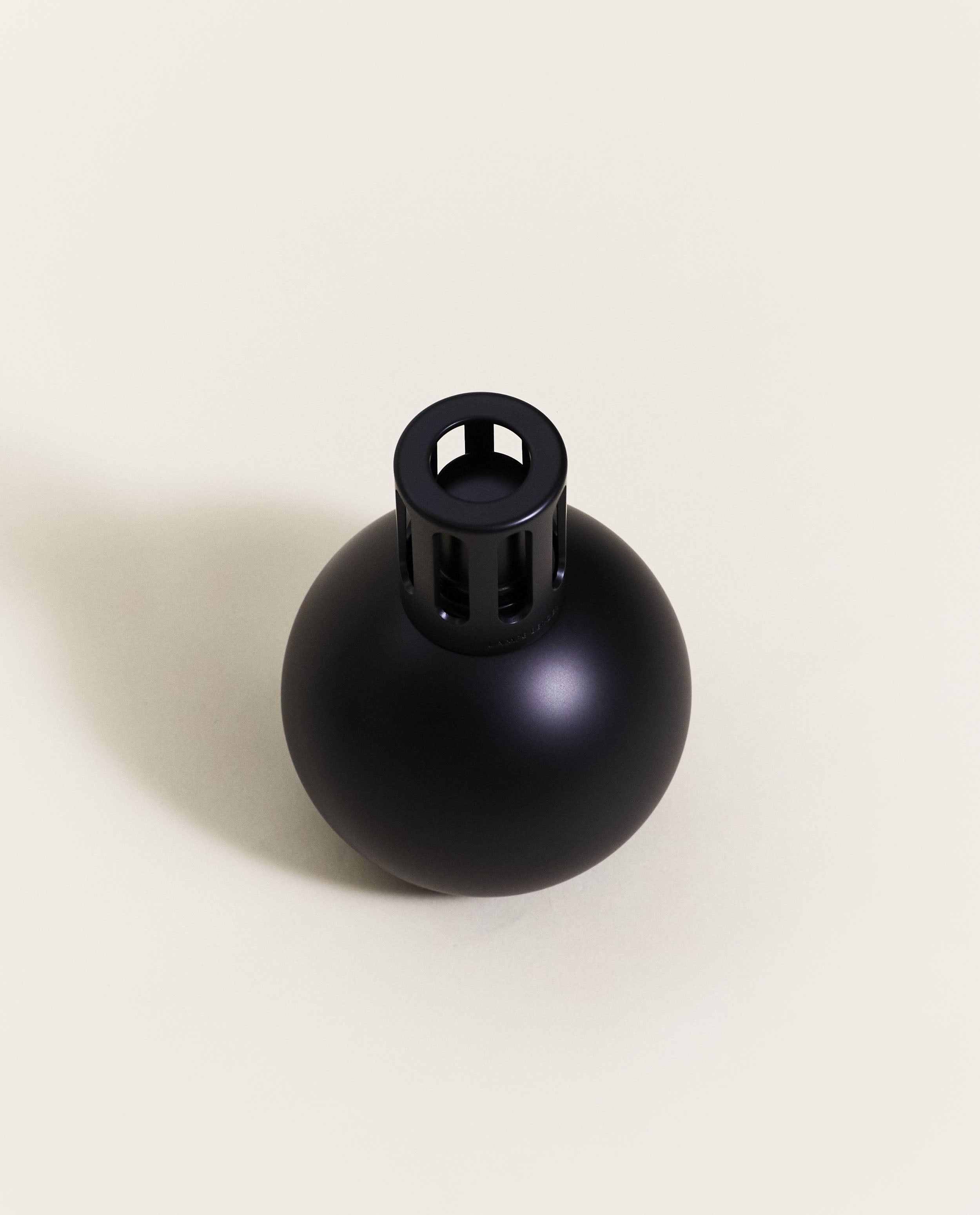 maison-berger-paris-lampe-berger-boule-noire-mate image 3