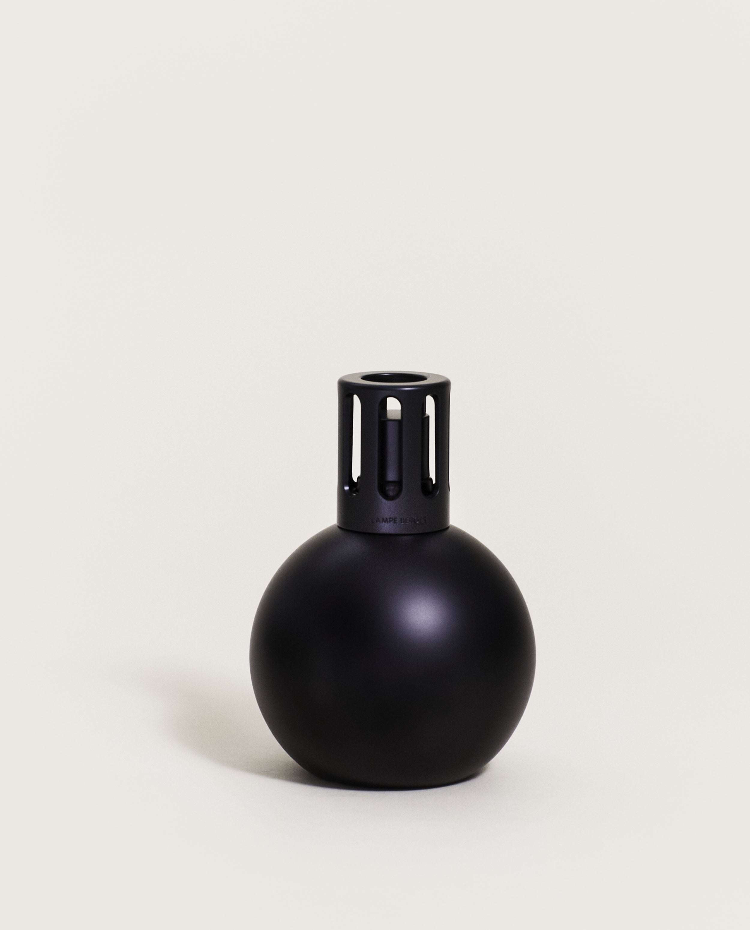 maison-berger-paris-lampe-berger-boule-noire-mate image 1