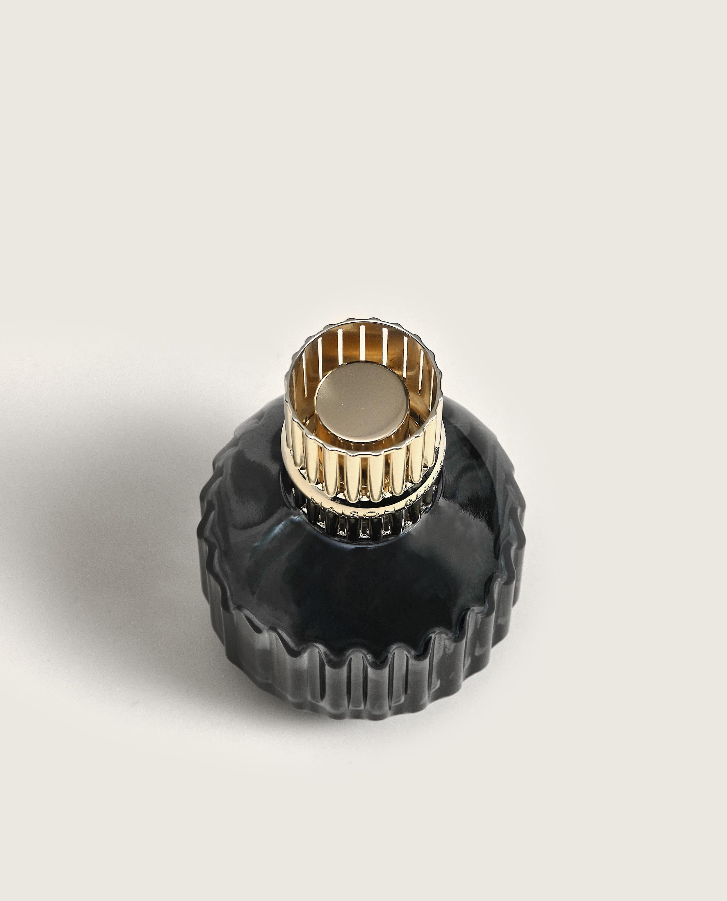 maison-berger-paris-lampe-berger-cannelo-grise-lampe-catalyse-design-devog image 3