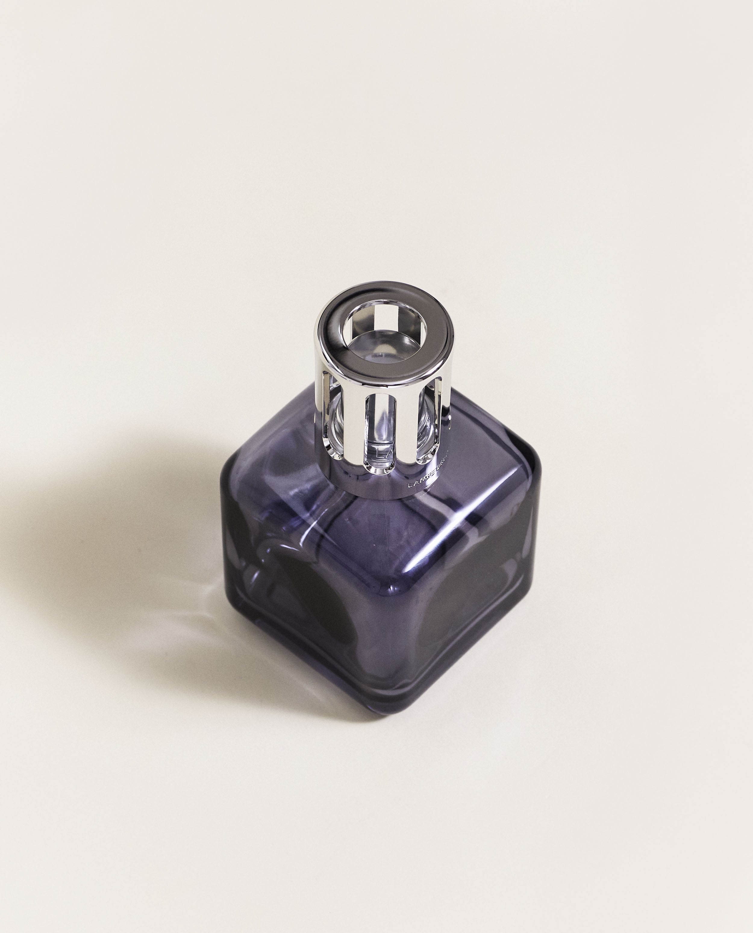 maison-berger-paris-coffret-lampe-berger-gla-on-grise-th-blanc-puret image 4